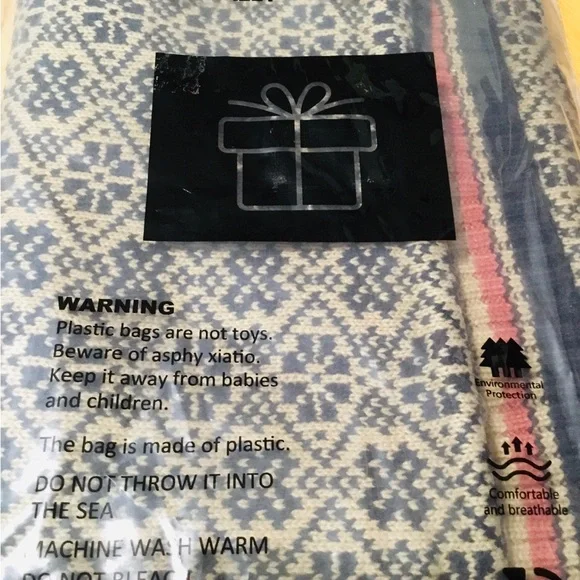 Unisex Hat, gloves and scarf set new in the bag - Picture 6 of 8